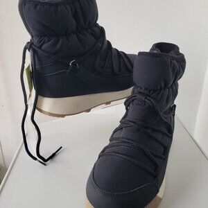 NWT – Unbranded Black Thermolite Water Repellent Winter Booties (Size 8)